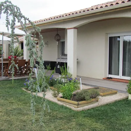 Les Hirondelles Bed and breakfast *