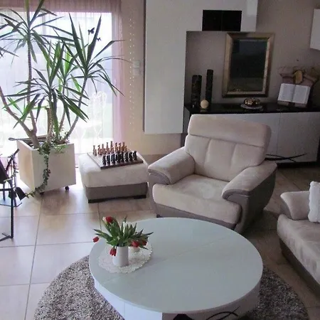 Les Hirondelles Bed and breakfast