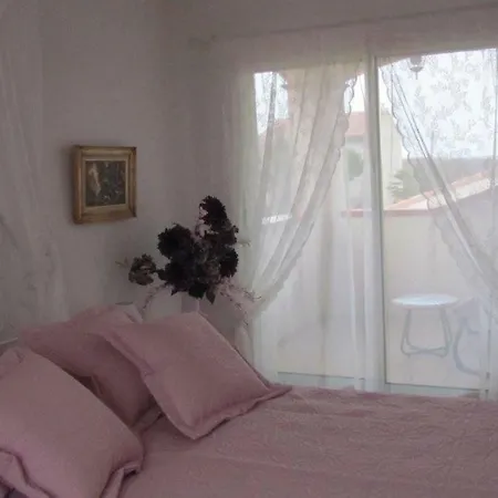 Les Hirondelles Bed & Breakfast Figarol